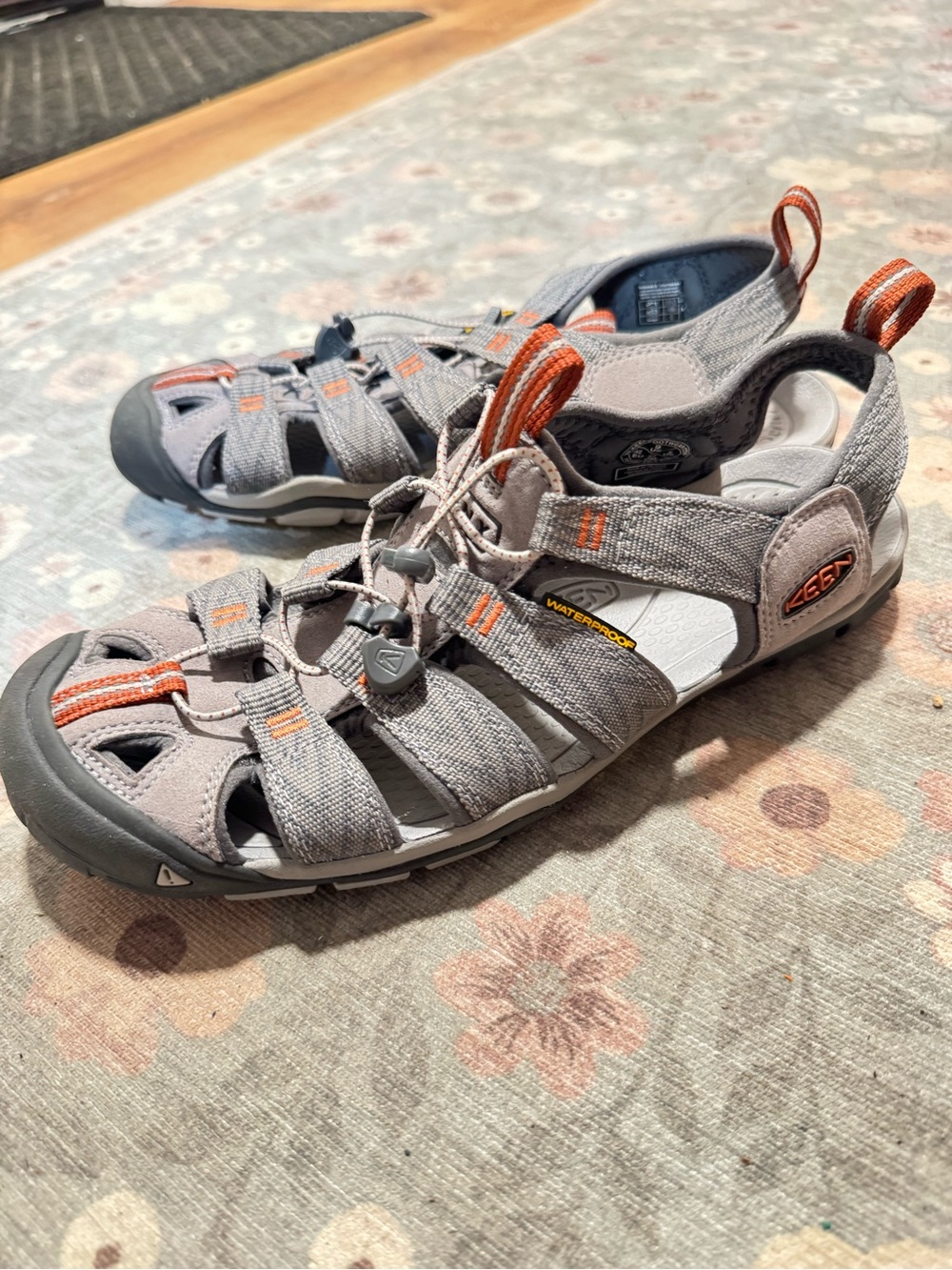 Men’s Keen Clearwater CNX Trekking sandals size 9